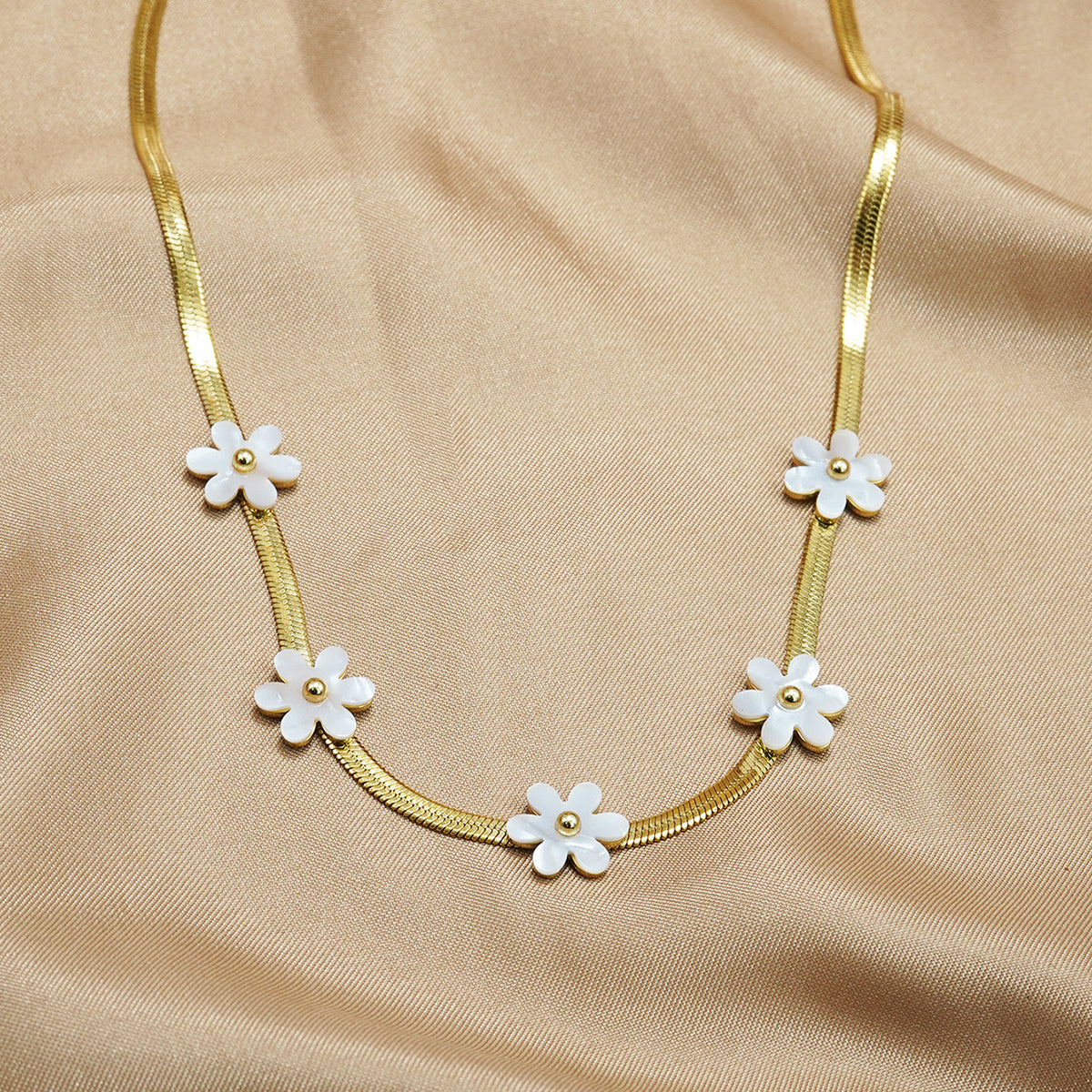 Lxalry 18K Gold Plated Bohemian Floral Necklace Stainless Steel Skin Safe Jewelry With White Blossom Charms Hypoallergenic Tarnish Free Gift For Women Wife Mom, Festive Occasions Everyday Boho