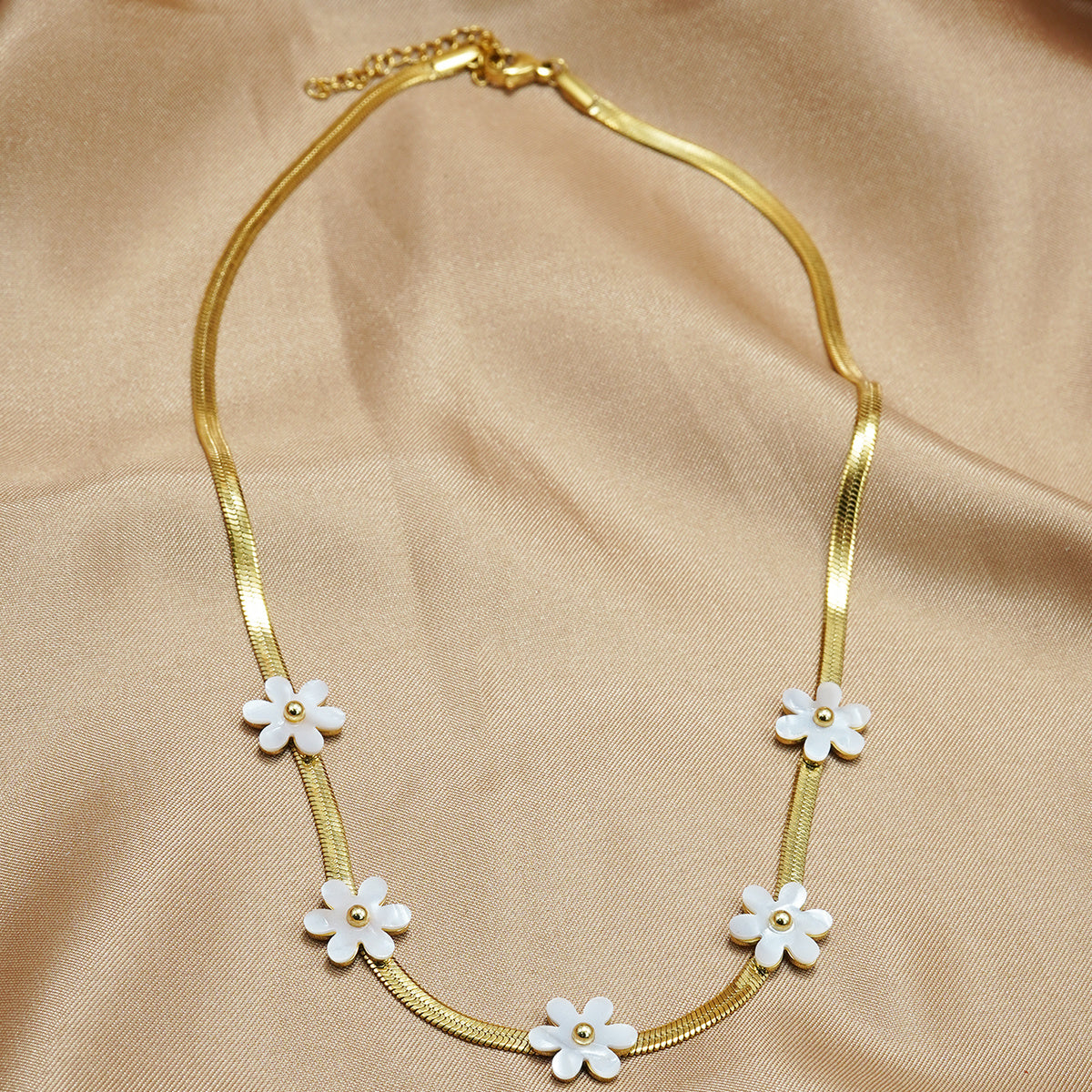 Lxalry 18K Gold Plated Bohemian Floral Necklace Stainless Steel Skin Safe Jewelry With White Blossom Charms Hypoallergenic Tarnish Free Gift For Women Wife Mom, Festive Occasions Everyday Boho